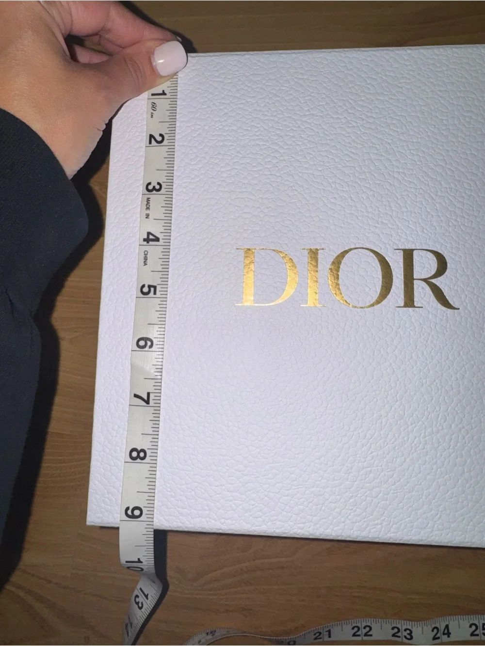 Dior White Box with Gold Lettering - Picture 6 of 7
